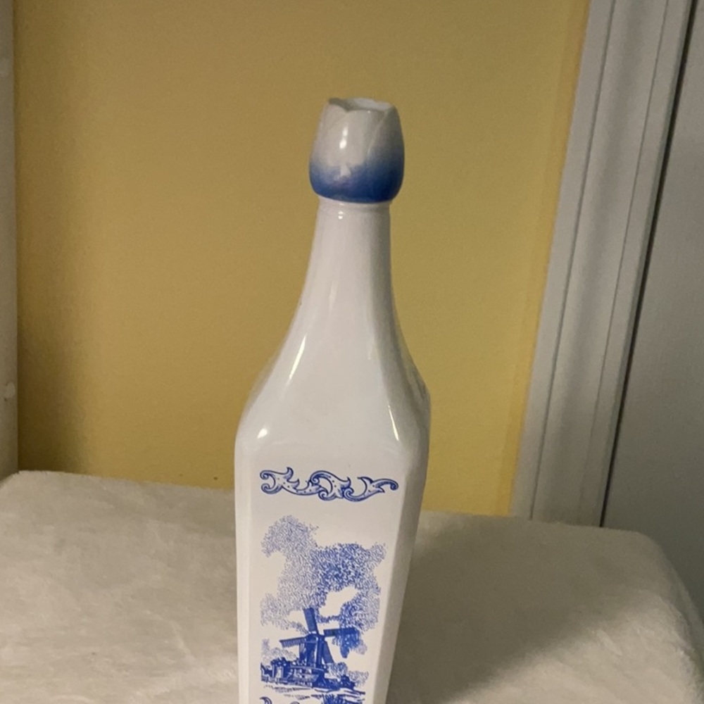 Blue and White Ceramic Accents with Intricate Patterns